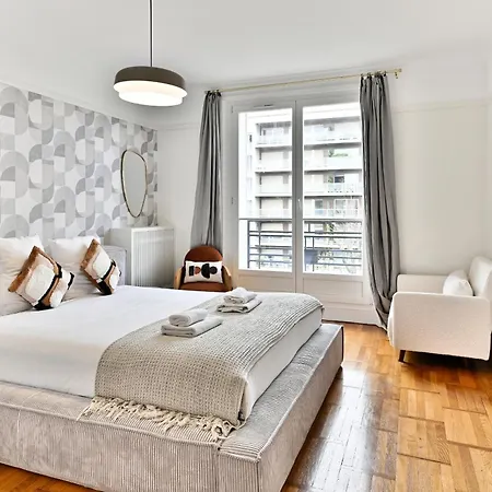 Luxurious Flat Next Paris - *